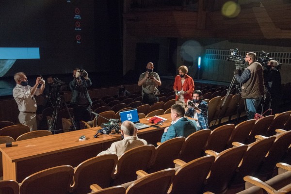 В театре Камала впервые прошел виртуальный сбор труппы и администрации учреждения (ФОТО)