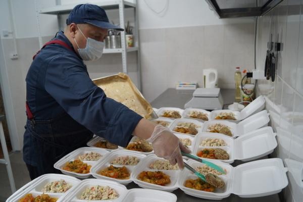 &laquo;Мама от рака умирает, а отец давно сбежал&raquo;: казанцы скидываются, чтобы накормить голодающих детей