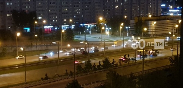 В Казани легковушка "обняла" столб. Машина превратилась в груду металла (ФОТО)