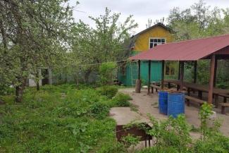 Подальше от заразы, поближе к земле: казанцы бегут из города на съемные дачи и в деревенские избы с банями 