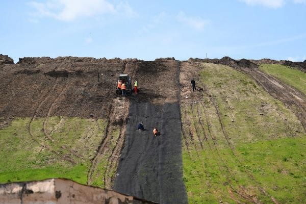 Весь покрытый зеленью, абсолютно весь: на бывшей Самосыровской свалке обустраивают место отдыха для казанцев Весь покрытый зеленью, абсолютно весь: на бывшей Самосыровской свалке обустраивают место отдыха для казанцев