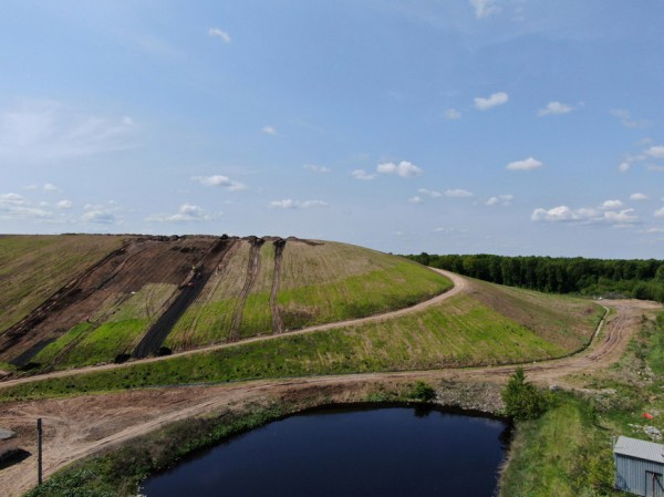 Ильсур Метшин: &laquo;Вчера здесь была огромная свалка. Сегодня это &ndash; зеленый холм. А завтра будет красивая роща!&raquo;