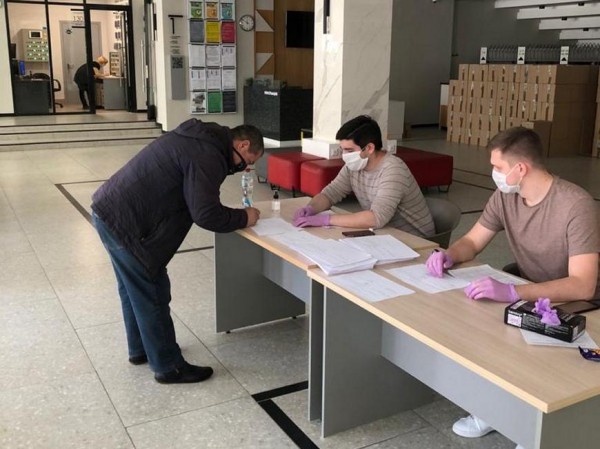 Самозанятым Советского района начали выдавать продуктовые наборы