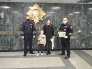 Жительница Татарстана поблагодарила сотрудников ГИБДД за спасение ее сына Жительница Татарстана поблагодарила сотрудников ГИБДД за спасение ее сына