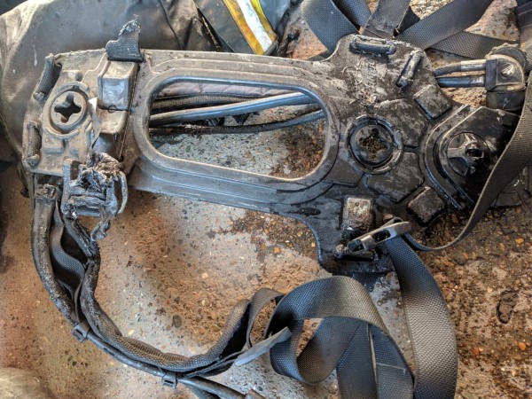 В Челнах при пожаре на фабрике командир получил сильные ожоги, прикрывая собой подчинëнных