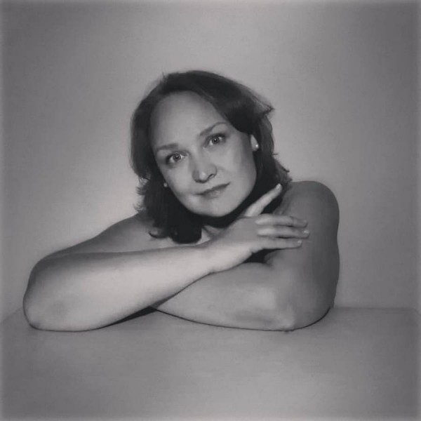 Голые и голодные: казанские бармены и официанты обнажились от отчаяния и безысходности 