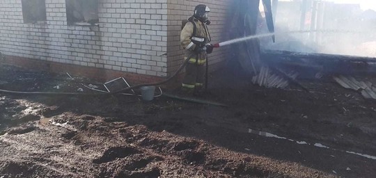 В Татарстане пожар лишил дома многодетную семью с ребенком-инвалидом (ФОТО)