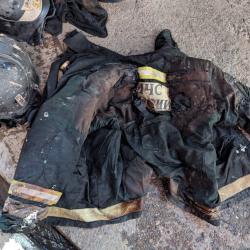 В Челнах при пожаре на фабрике командир получил сильные ожоги, прикрывая собой подчинëнных