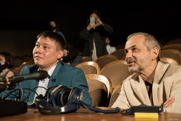 В театре Камала впервые прошел виртуальный сбор труппы и администрации учреждения (ФОТО)