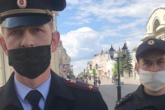 &laquo;Главное, чтобы она на ушах висела&raquo;: полиция ловит казанцев без масок на улицах, объявив их общественным местом 