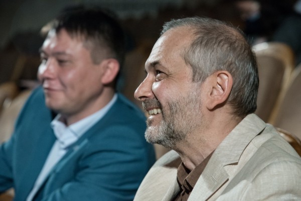 В театре Камала впервые прошел виртуальный сбор труппы и администрации учреждения (ФОТО)