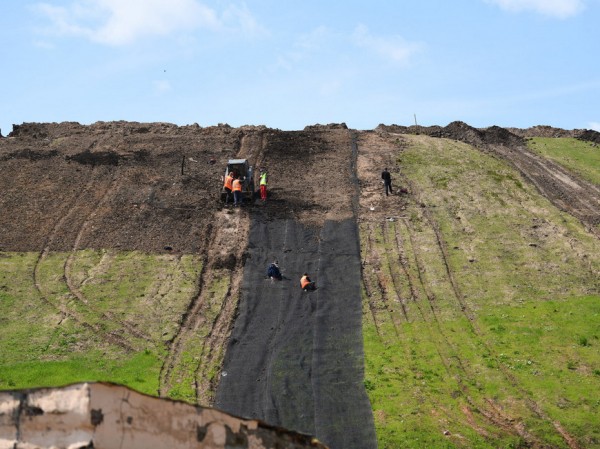 Ильсур Метшин: &laquo;Вчера здесь была огромная свалка. Сегодня это &ndash; зеленый холм. А завтра будет красивая роща!&raquo;
