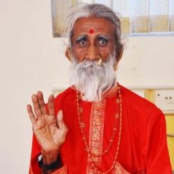 В Индии скончался йог, который не пил и не ел 80 лет