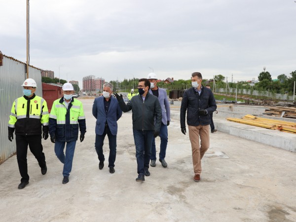 И.Метшин о БКК: «Эта дорога поможет нам «разгрузить» автомобильные потоки, идущие в центр города по основным магистралям» И.Метшин о БКК: «Эта дорога поможет нам «разгрузить» автомобильные потоки, идущие в центр города по основным магистралям»