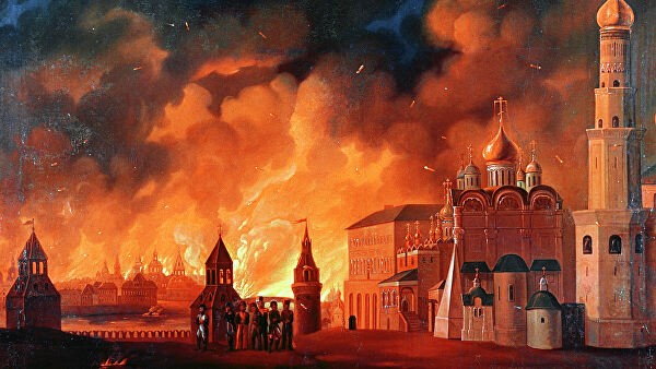 Буря, свечка, уголек: Москва стала "городом мертвых"