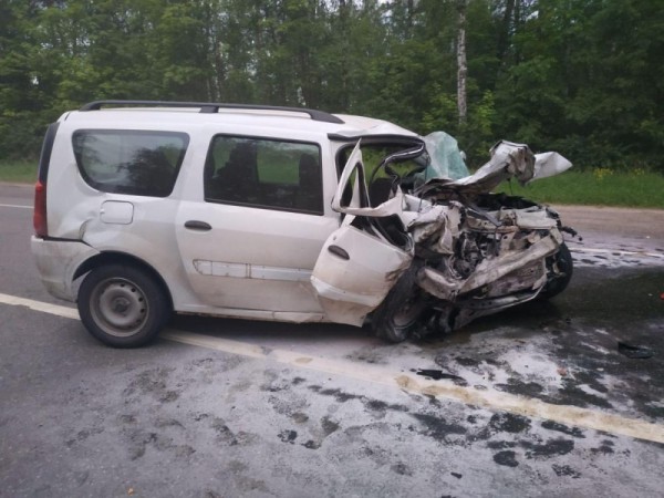 Два человека скончались в машине из Татарстана, попавшей в ДТП на трассе в Чувашии (ФОТО) Два человека скончались в машине из Татарстана, попавшей в ДТП на трассе в Чувашии (ФОТО)