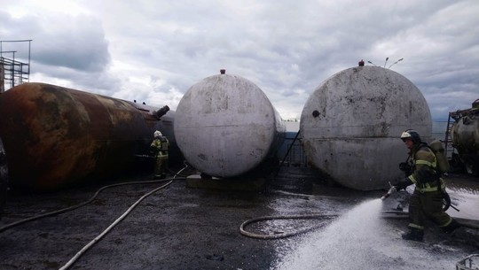 На АЗС в Татарстане загорелся бензовоз &ndash; прокуратура начала проверку по факту разлива дизтоплива (ФОТО)