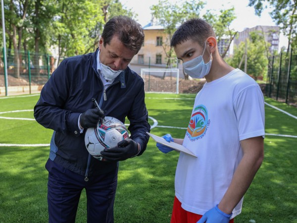 Строительная компания подарила школе-интернату №4 футбольное поле