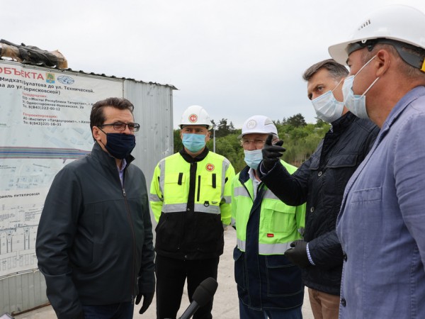 И.Метшин о БКК: «Эта дорога поможет нам «разгрузить» автомобильные потоки, идущие в центр города по основным магистралям» И.Метшин о БКК: «Эта дорога поможет нам «разгрузить» автомобильные потоки, идущие в центр города по основным магистралям»