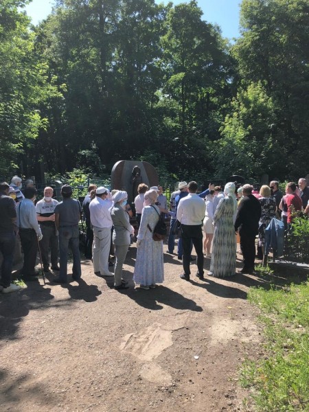 На Ново-Татарском кладбище Казани почтили память Альфии Авзаловой (ФОТО) На Ново-Татарском кладбище Казани почтили память Альфии Авзаловой (ФОТО)