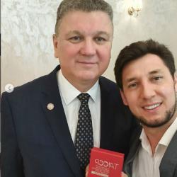 Глава Нурлатского района вручил подарок Фирдусу Тямаеву Глава Нурлатского района вручил подарок Фирдусу Тямаеву