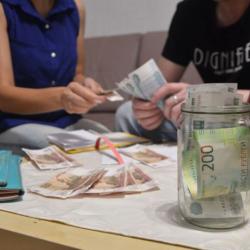 Разъяснен порядок новых выплат на детей в 10 тысяч рублей