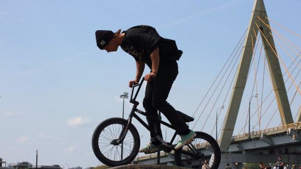 Профессиональные спортсмены обкатали открытую часть экстрим-парк &laquo;Урам&raquo; в Казани