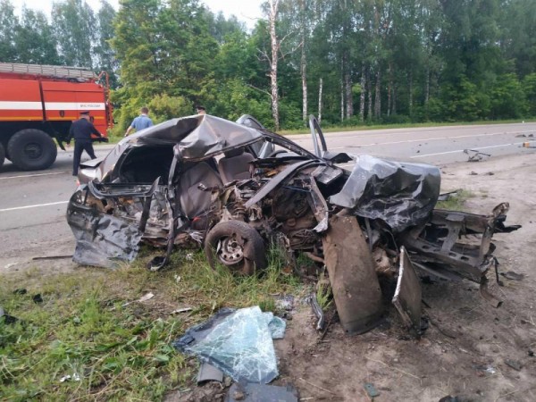 Два человека скончались в машине из Татарстана, попавшей в ДТП на трассе в Чувашии (ФОТО) Два человека скончались в машине из Татарстана, попавшей в ДТП на трассе в Чувашии (ФОТО)