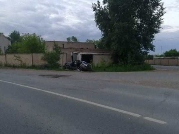 Смертельный таран: ночью в Челнах молодой водитель врезался в забор (ФОТО)