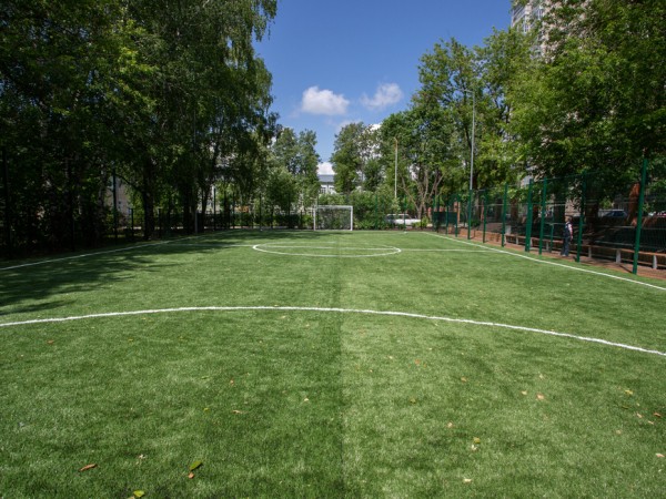 Строительная компания подарила школе-интернату №4 футбольное поле