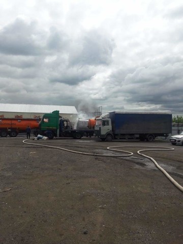 На АЗС в Татарстане загорелся бензовоз &ndash; прокуратура начала проверку по факту разлива дизтоплива (ФОТО)