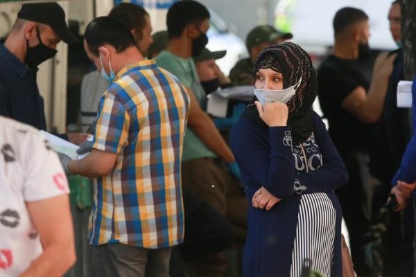 «С трех часов ночи записываюсь в список, я был 250-й»: в Казани приезжие осаждают миграционный отдел полиции «С трех часов ночи записываюсь в список, я был 250-й»: в Казани приезжие осаждают миграционный отдел полиции