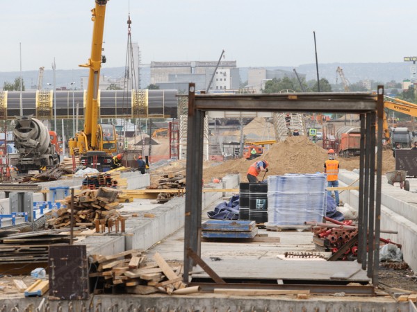 И.Метшин о БКК: «Эта дорога поможет нам «разгрузить» автомобильные потоки, идущие в центр города по основным магистралям» И.Метшин о БКК: «Эта дорога поможет нам «разгрузить» автомобильные потоки, идущие в центр города по основным магистралям»