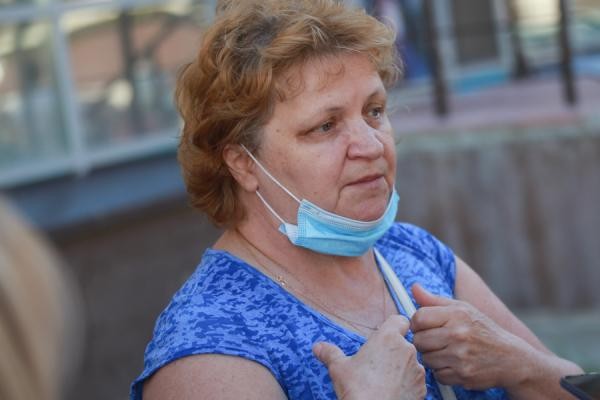 &laquo;Мы купили здесь квартиру. Теперь нас снесли&raquo;: в ЖК &laquo;Золотая середина&raquo; по кирпичику разбирают проблемный дом