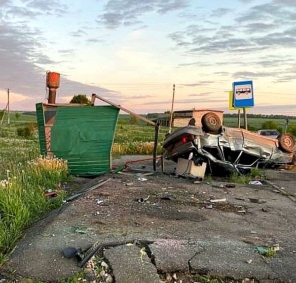 Появились ФОТО с места ДТП, в котором школьнице разломало голову