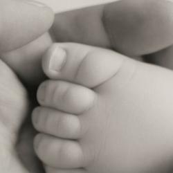 В московской квартире нашли пятерых кричащих младенцев без родителей