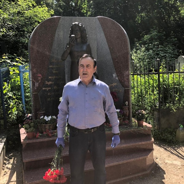 На Ново-Татарском кладбище Казани почтили память Альфии Авзаловой (ФОТО) На Ново-Татарском кладбище Казани почтили память Альфии Авзаловой (ФОТО)