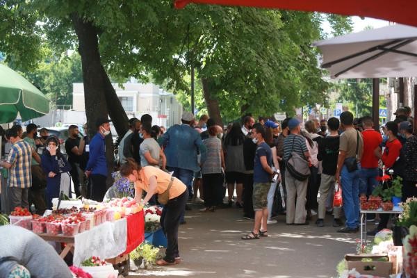 «С трех часов ночи записываюсь в список, я был 250-й»: в Казани приезжие осаждают миграционный отдел полиции «С трех часов ночи записываюсь в список, я был 250-й»: в Казани приезжие осаждают миграционный отдел полиции