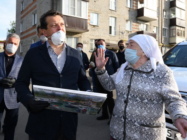 И.Метшин: &laquo;Программа дворов и общественных пространств &ndash; парков, скверов &ndash; доходит до всех районов Казани&raquo;