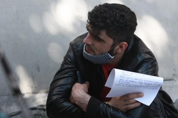 «С трех часов ночи записываюсь в список, я был 250-й»: в Казани приезжие осаждают миграционный отдел полиции «С трех часов ночи записываюсь в список, я был 250-й»: в Казани приезжие осаждают миграционный отдел полиции