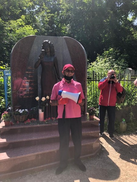 На Ново-Татарском кладбище Казани почтили память Альфии Авзаловой (ФОТО) На Ново-Татарском кладбище Казани почтили память Альфии Авзаловой (ФОТО)