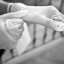 Перчатки и маски носить необязательно: в Татарстане продолжают снимать ограничения