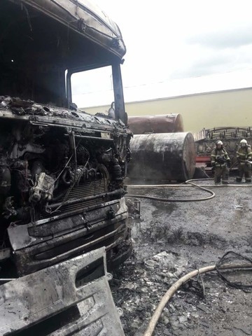 На АЗС в Татарстане загорелся бензовоз &ndash; прокуратура начала проверку по факту разлива дизтоплива (ФОТО)