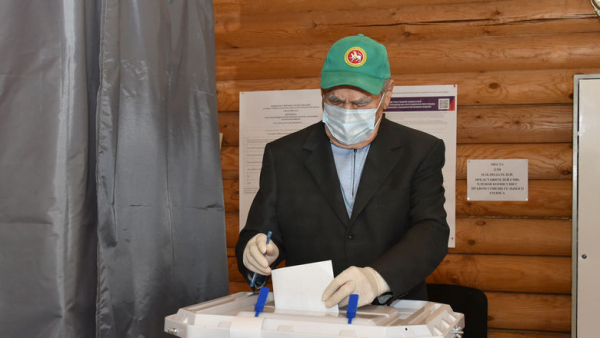 Минтимер Шаймиев проголосовал по поправкам к Конституции Минтимер Шаймиев проголосовал по поправкам к Конституции