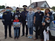 Полицейские Бугульмы и общественный совет исполнили мечту мальчишек Полицейские Бугульмы и общественный совет исполнили мечту мальчишек