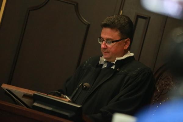 &laquo;Прошу приговорить меня к смертной казни&raquo;: в Татарстане убийца, который зарезал жену и детей, получил пожизненное