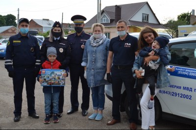 Полицейские Бугульмы и общественный совет исполнили мечту мальчишек Полицейские Бугульмы и общественный совет исполнили мечту мальчишек