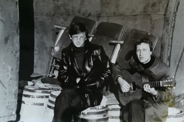 Футбол во дворе и песни под гитару. Чем увлекались советские граждане? Футбол во дворе и песни под гитару. Чем увлекались советские граждане?