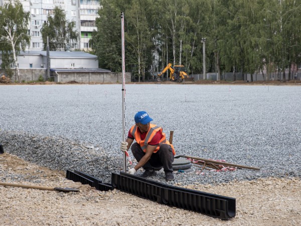 К сентябрю в Приволжском районе Казани откроют физкультурно-оздоровительный комплекс с большим футбольным полем