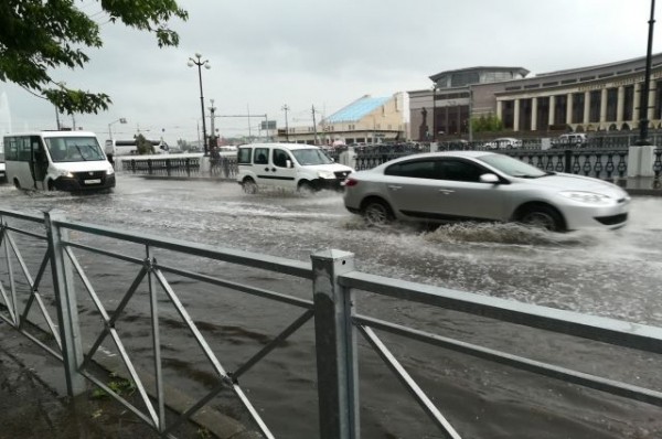 В Венецию ехать не надо! Казань опять затопило во время дождя